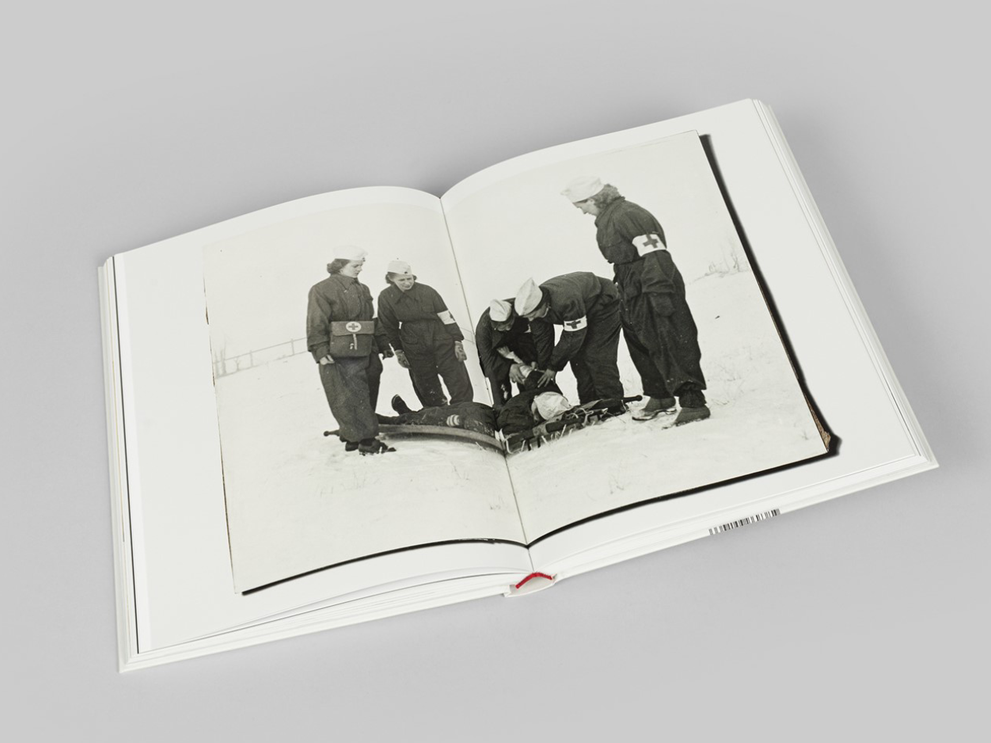 HUMANITY par Henry Leutwyler, publié par Steidl
