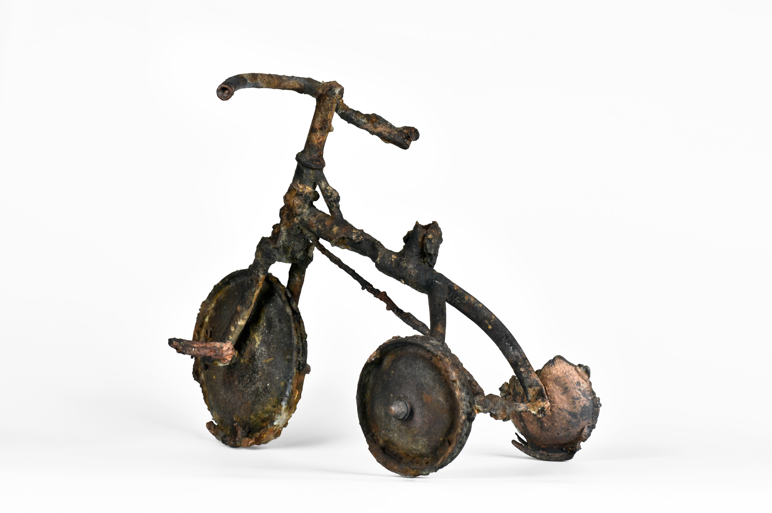 Photo du tricycle dans le studio photo, sur fond blanc - ©Zoé Aubry